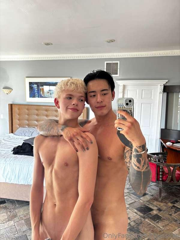 I think I'm addicted to twinks 🤤