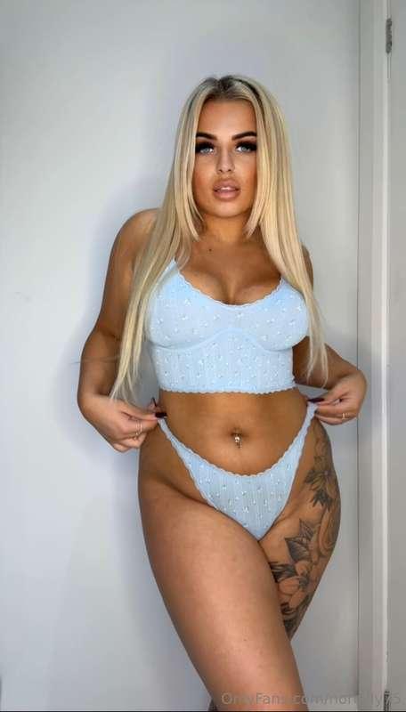 Dressed like a good girl… thinking like the opposite.