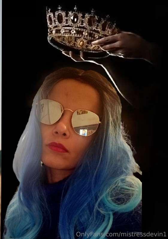 Buzlar kraliçene hürmetini sun! 