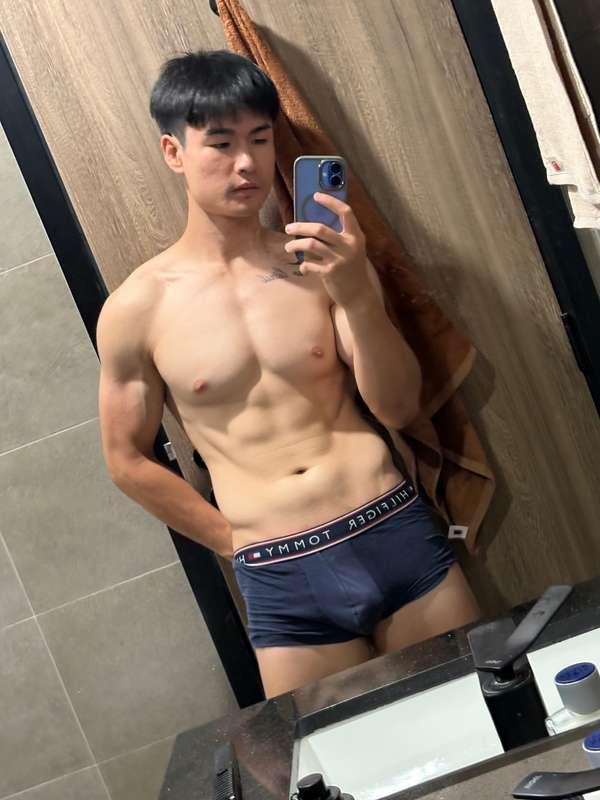 Message me for a cheeky wedgie video 👀