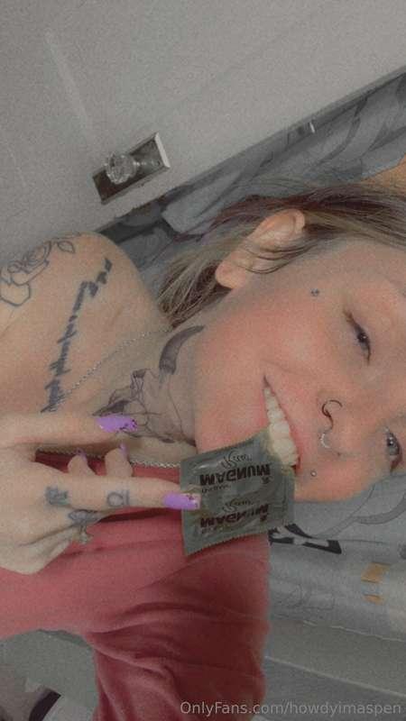 Golden ticket - who wants it? 😜 💦 