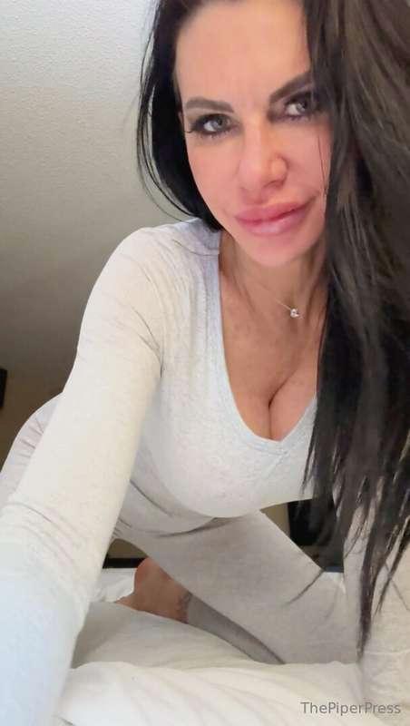 I am available right now for a video call, custom, or anythi..