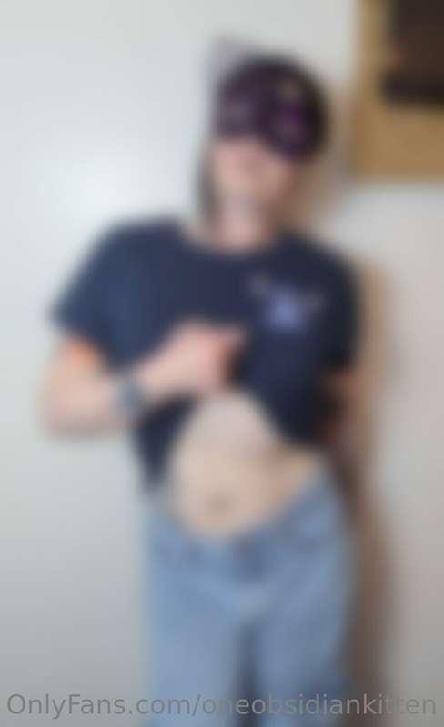 Time for a striptease! 🙈  This is a small set of pictures of..