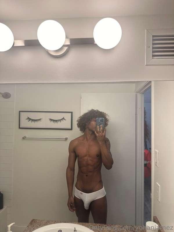 Swipe to that thick soft cock grow 😈🍆