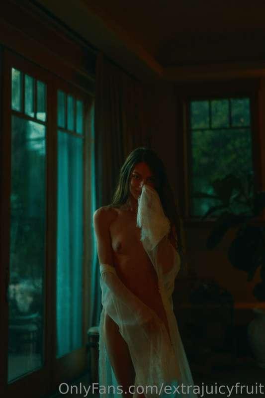 What do you think of this moody photo set? ❤️