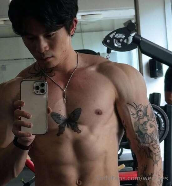 Lifting heavy, looking heavenly, Ready to work out… or just ..