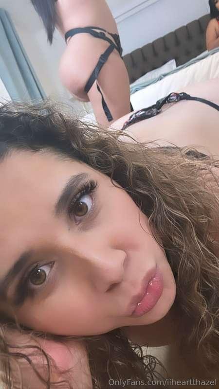 Who wants to see me get fucked with a strap on 🥵  Quien quie..