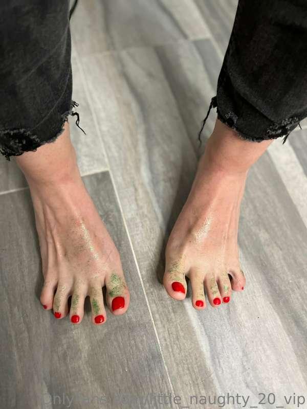 Can you make my toes spread like that? Aren't you afraid my ..