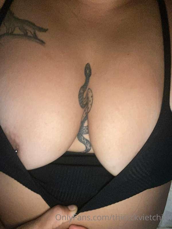 Wish there was someone to play with them 👅