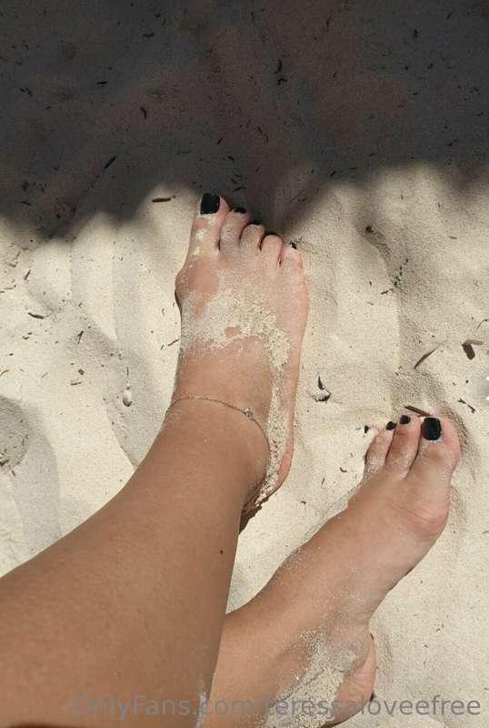 Any feet lovers?😳
