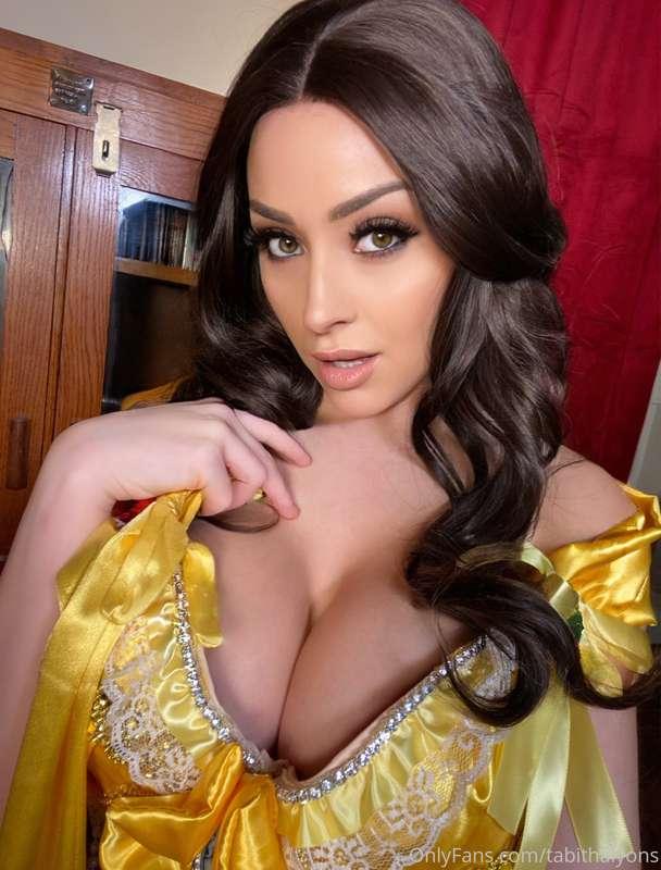 My Belle set is finally here 💛 Who’s wants to put my service..