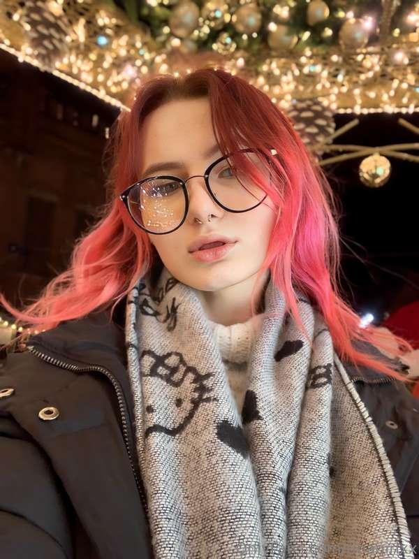 I like to walk around the city at night✨