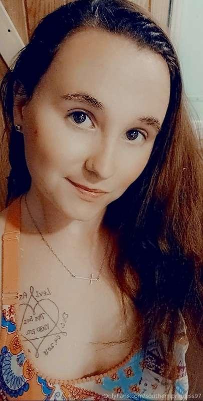 Hope y'all are having an amazing thirsty Thursday!! 🍑💋💯