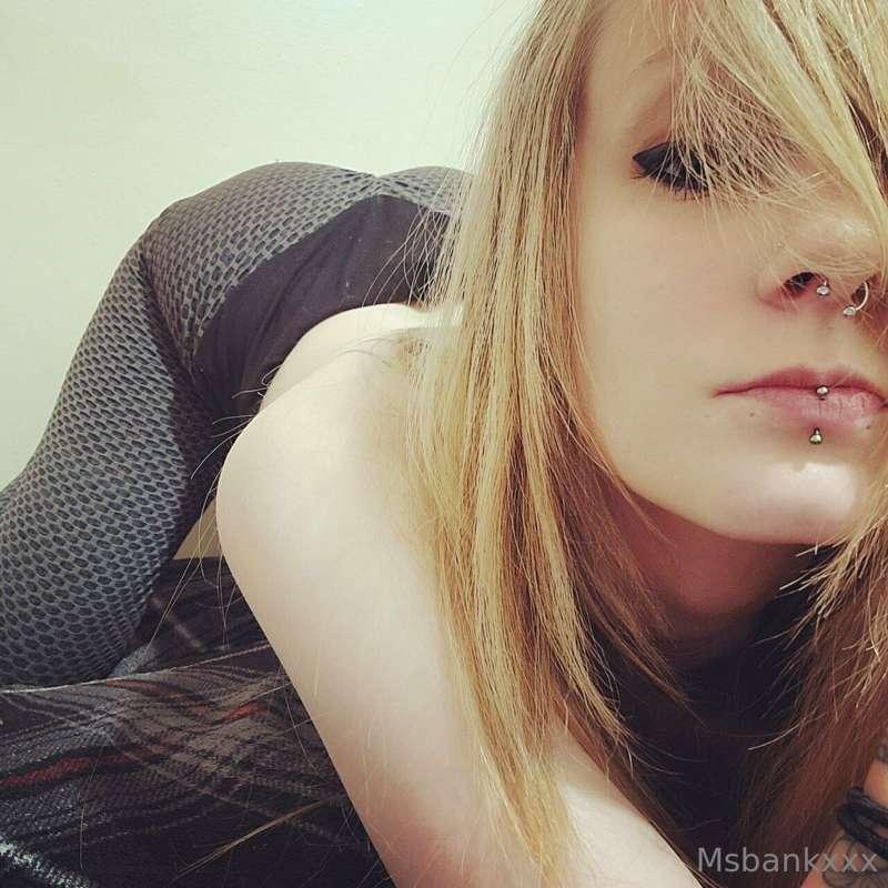 #ad 
Petite, tatted, and pierced😘 This girl LOVES her toys! ..