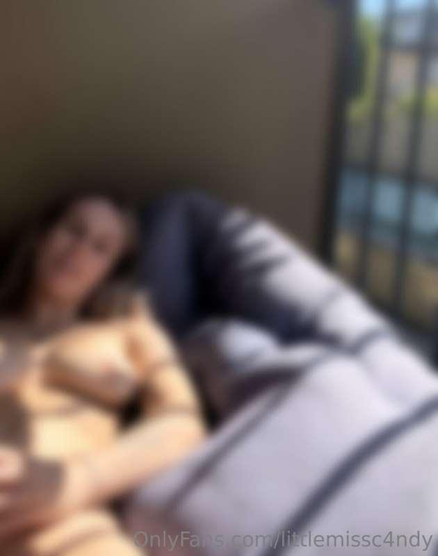 suns out, toys out 😉
who wants to see me fuck myself on my (..