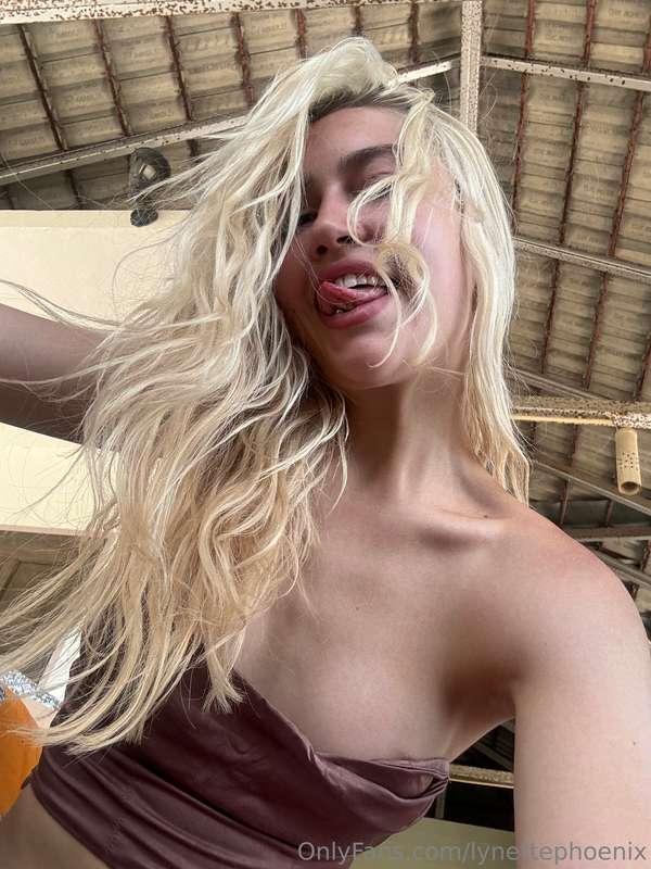 That tongue would be a good thing😋😈