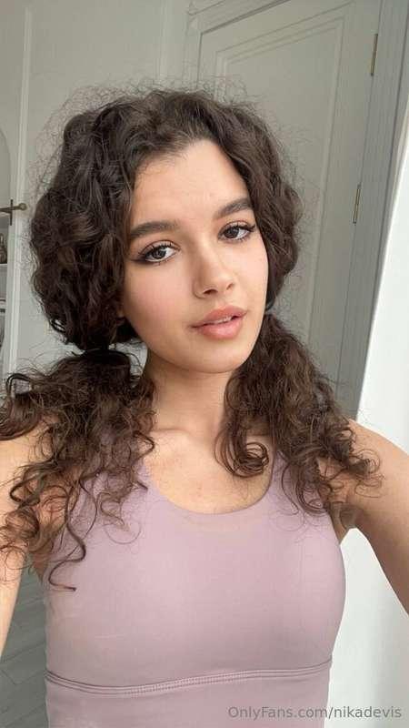 Arrows in makeup are a classic and versatile element that ca..