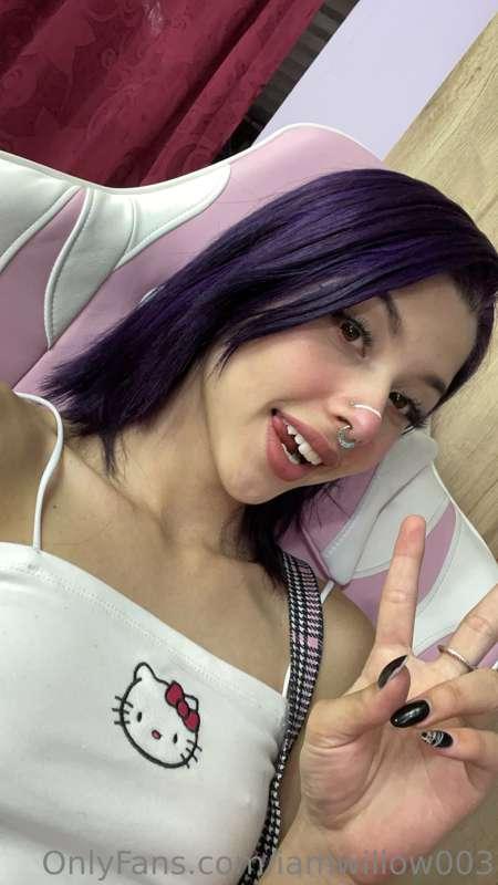 🦄💜😈 
Always feeling playful... DM me 😊
