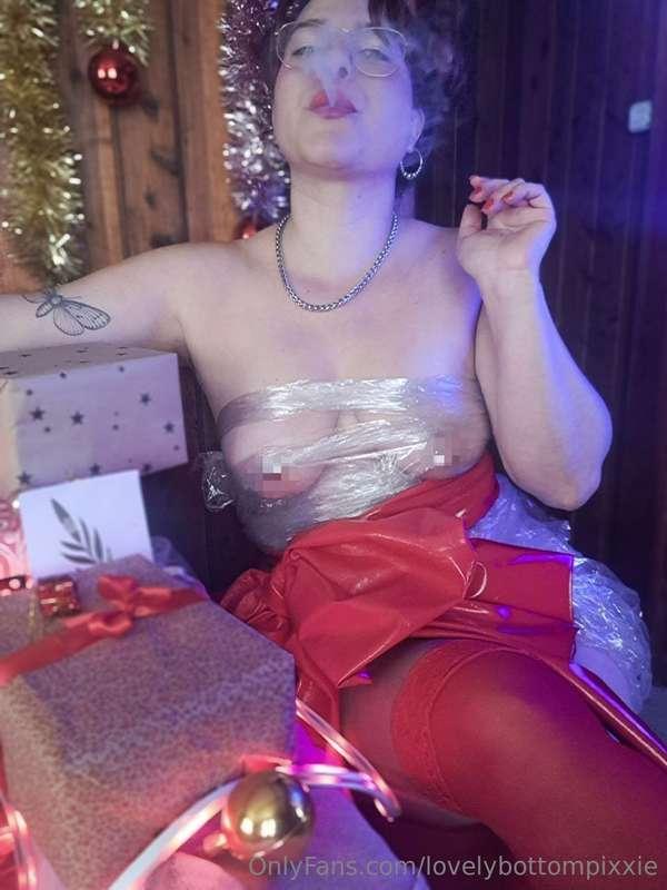 how sexy can a woman look while smoking?