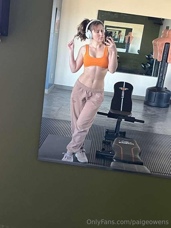 i'm back if u need me😍🥰💦 Just send me a message please!