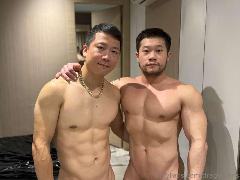 見到KAMA🐯🐯真不敢相信 碩大的肌肉飽滿的老二 專業課程草草做完就直接…… 飢餓幾天的小穴只為你打開🙈