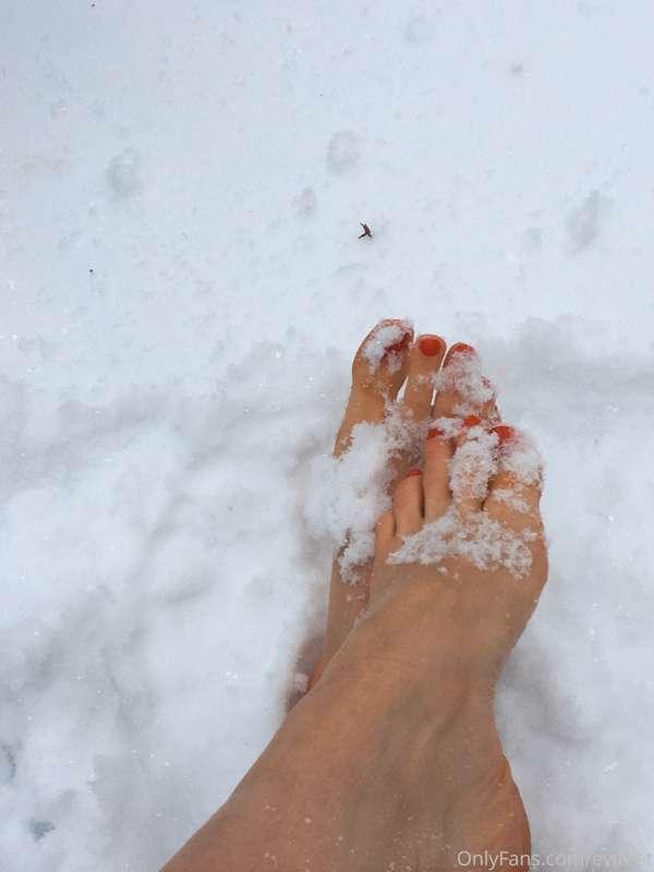 👣❄️