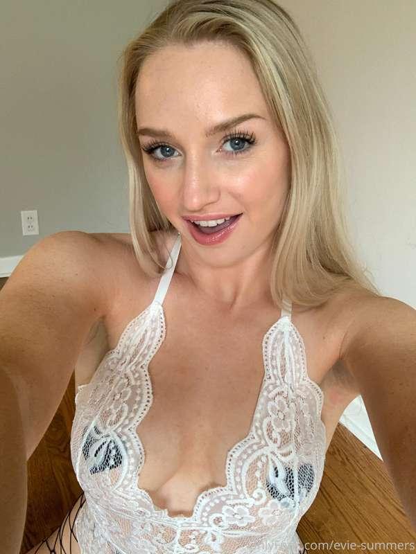 Happy Monday, my Love! IM LOOKING TO SEXT TODAY. Tip $12 and..