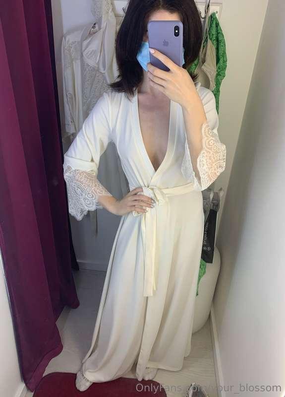Do you like silk robes? Or should I take them off?😈
