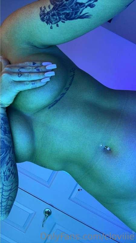 Want to have some fun in the tanning bed? 😉