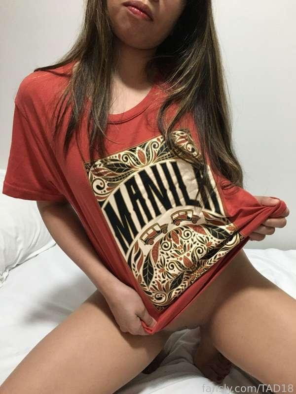 SWEET SHY GIRL NEXT DOOR …

I hope you like these pictures which I took a while back, just before I started my OnlyFans, you can see how shy I was…hehe ☺️☺️☺️