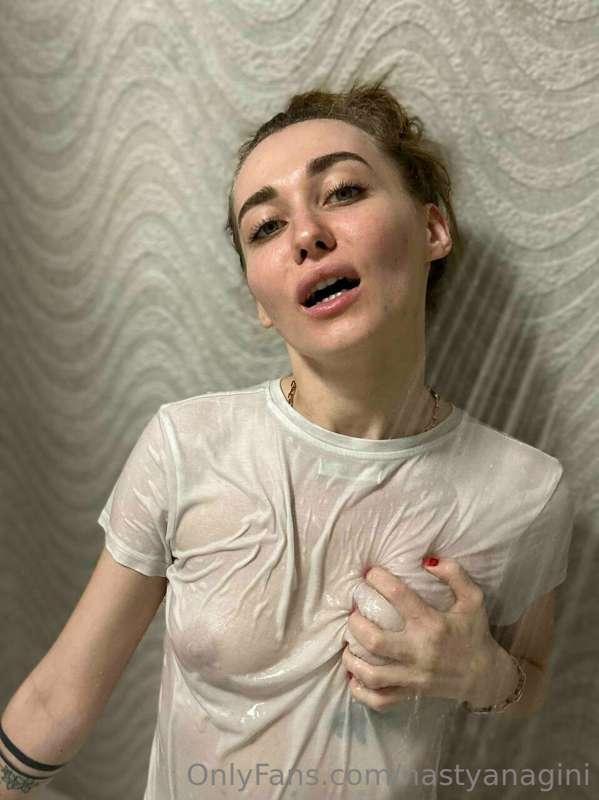 Is a wet T-shirt unnecessary or is it sexy ?💦🔥