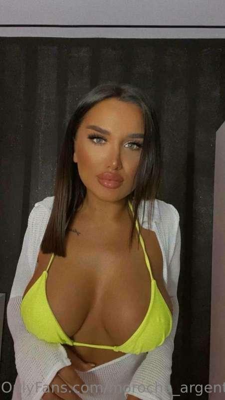 This lustful hot witch @damn_babygirlll with big boobs and a..