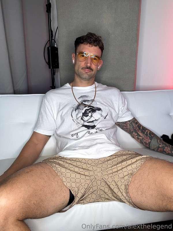 What's up Tonight? Hit me up on my VIP page I'm gonna post s..