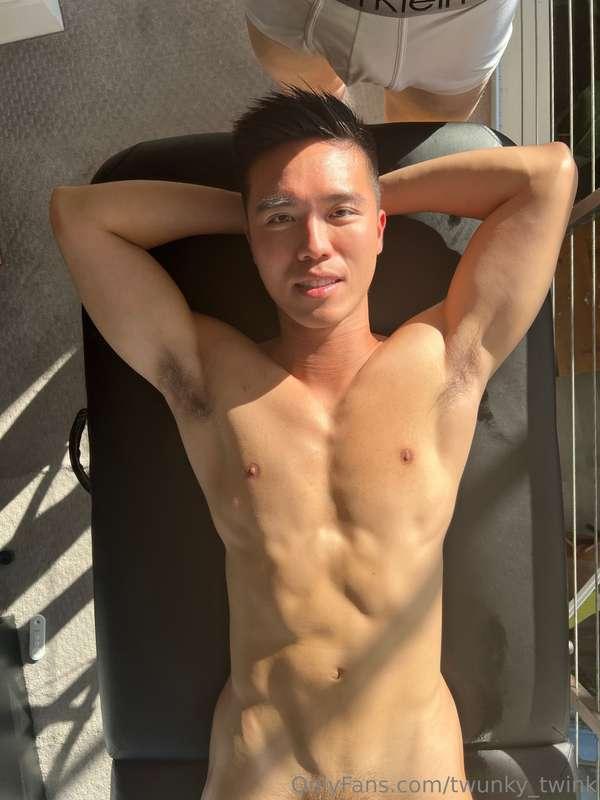 Some more frontal shots by @bedroom_daddyxxx - definitely lo..