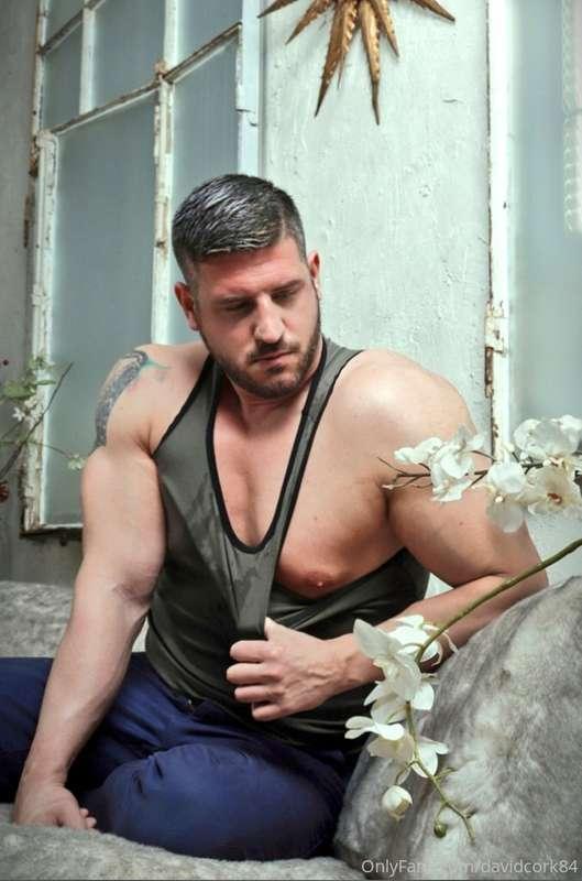 Hi🙋‍♂️🙋‍♂️🙋‍♂️ Tomorrow i will do a show in live in my @Only..
