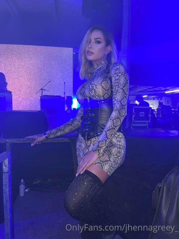🍾