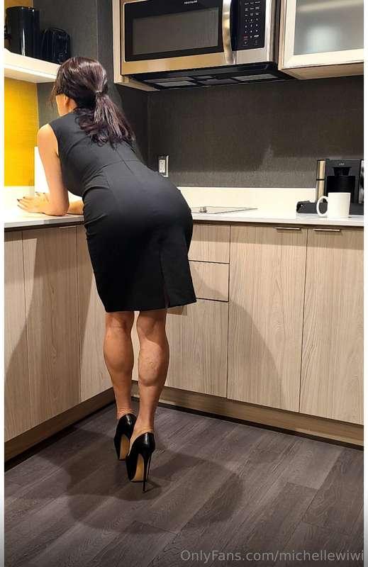 Heating up my lunch while bending to seduce my boss. I notic..