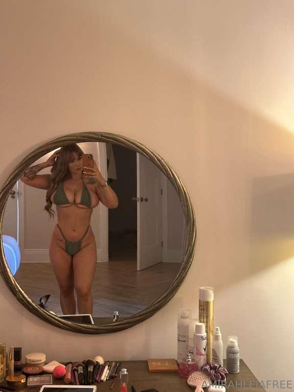 Bikini selfie@amirahleiauk