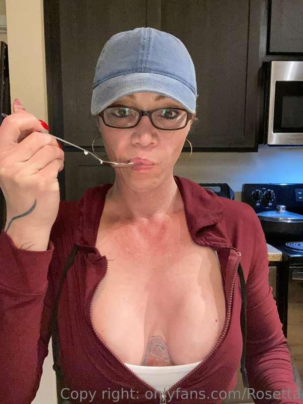on the next pic my nipples tits were abnormally hard, dm me ..