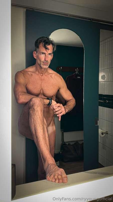 Deciding what to wear -if anything- for New Year’s Eve! Let’..