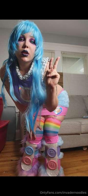 I was a bit delayed! But I'll be posting new pics tomorrow!