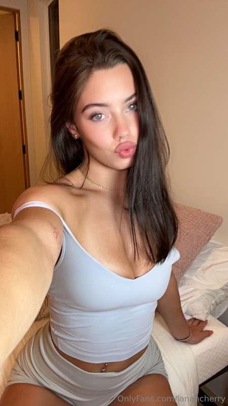 Did these tits 🍒 brighten up your evening? 😘