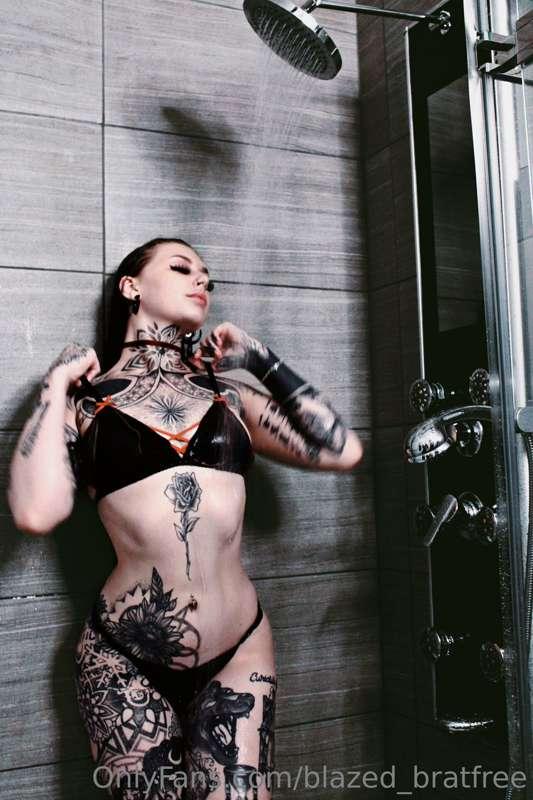 Tons of exclusive content on my VIP page @blazed_brat 💋