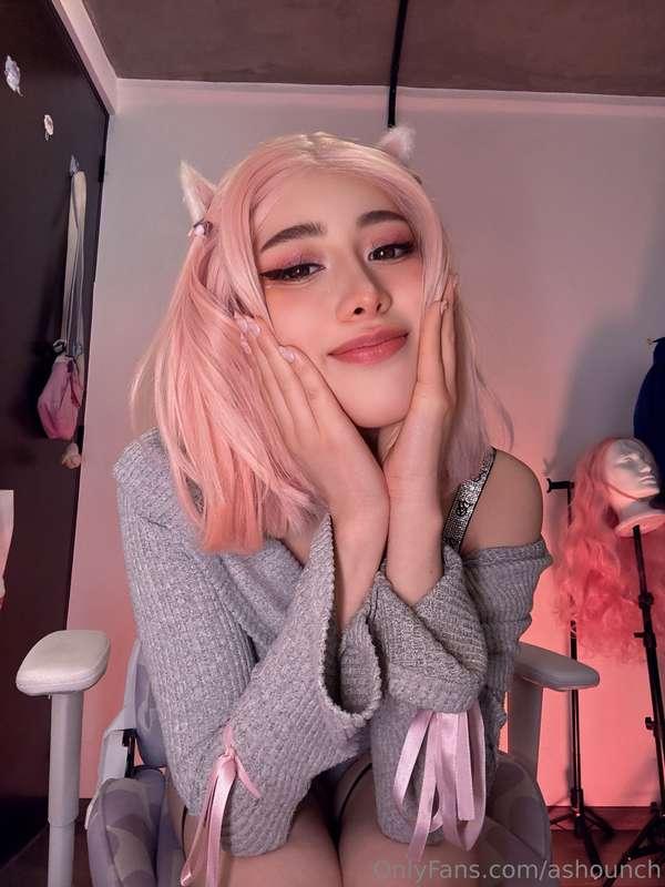 Estoy aquí siento tu linda y traviesa mascota, lista para ca..