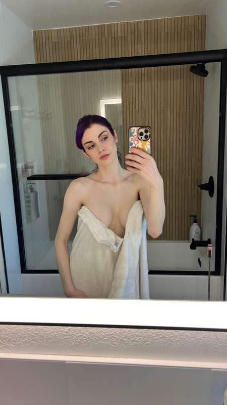 This darn towel just won't stay up 😢