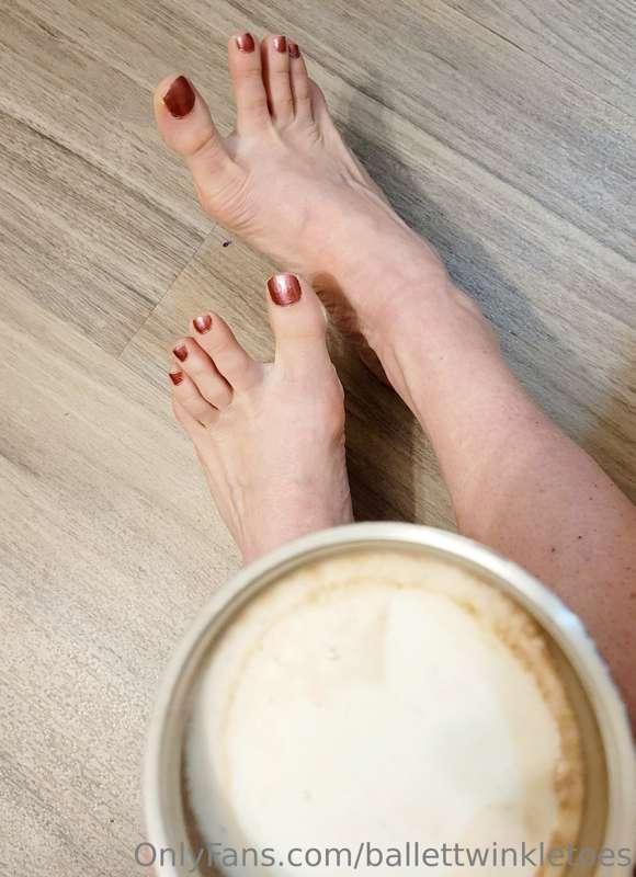 Monday morning coffee ☕️ 😴 👣