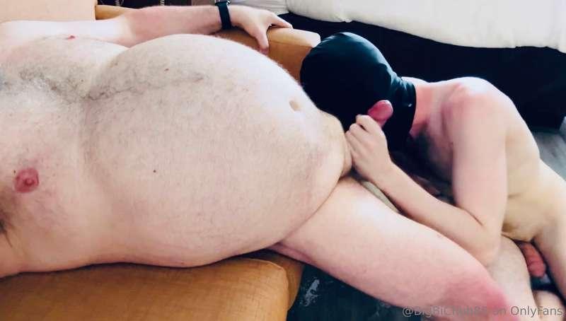 Love how fat and hung I look getting worshipped by this slut..