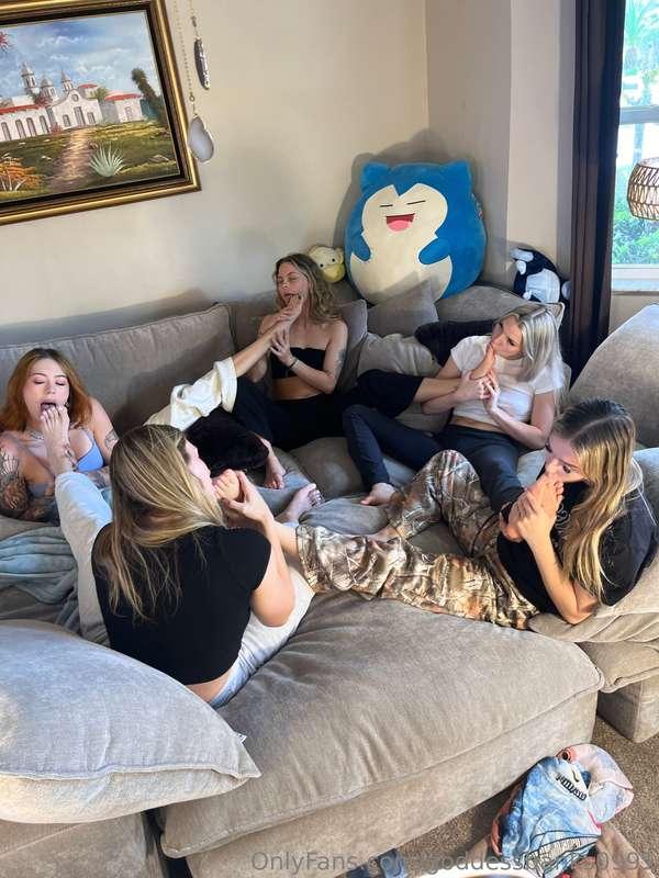 That’s right .. 😈 super sloppy … super sexy .. 5 girls … cir..