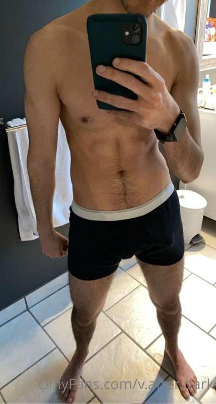 It’s too hard to hide my cock when I wanna be a tease 😈😇