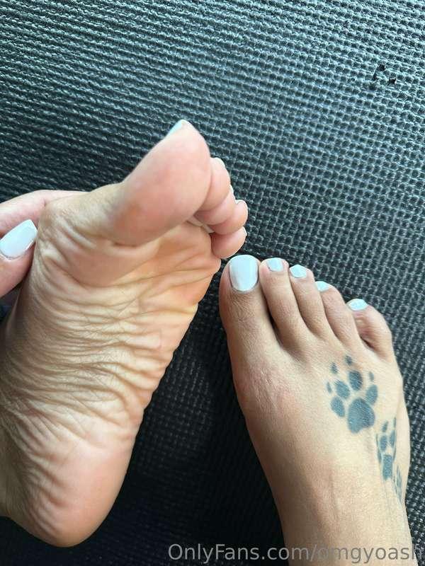 soles and in between the toes to get you through your day 😏 ..